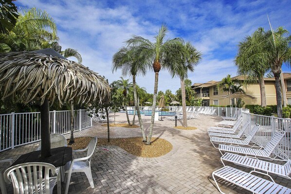 Terrace/patio - Blind Pass Condos at Bowman's Beach F103 on beautiful Sanibel Island (Sanibel Island)