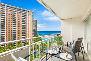 Outdoor dining - Ocean & Fireworks Views Condo at the Ilikai Hotel w/Full Kitchen & Free WiFi (Honolulu)