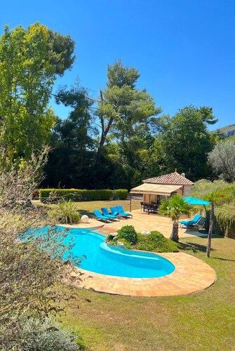 Magnifique villa dans les collines de Pagnol avec piscine privée 