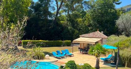 Magnifique villa dans les collines de Pagnol avec piscine privée