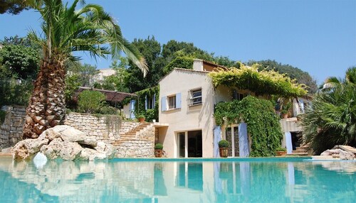 Magnificent villa in the hills of Pagnol