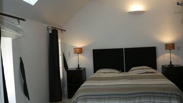 3 chambres, fer et planche à repasser, Wi-Fi, draps fournis