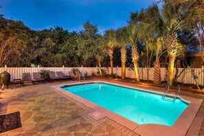 Piscina all'aperto, una piscina riscaldata