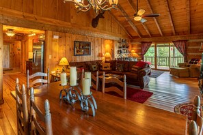TV, fireplace, video games, DVD player - Million $ View: Hot Tub | Theater Room | Pool Table | Air Hockey | 10min to Banner Elk (Banner Elk)