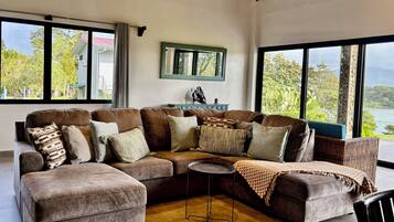 TV connectée, livres, médiathÚque