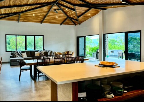 Villa Kalani – Lakefront Retreat Peninsula Nuevo Arenal