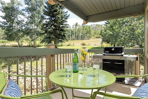 屋外ダイニングエリア