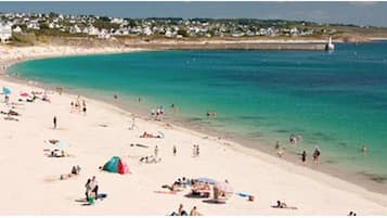 Una spiaggia nelle vicinanze