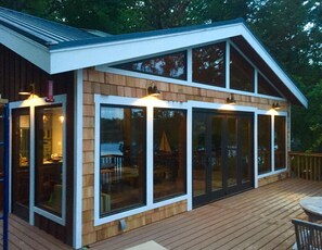 Outdoor dining - Roche Harbor Bayfront Escape: Luxe Retreat with Kayaks, Deck & Wildlife Views (Friday Harbor)