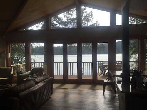 Roche Harbor Bayfront Escape: Luxe Retreat with Kayaks, Deck & Wildlife Views