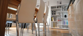 View of the Loire and château, charming air-conditioned apartment, 65m2, sleeps 6/8