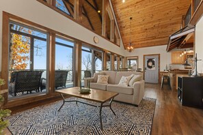 TV, fireplace - Red Rock Vista Cabin-Summer Family Vacation in Jasper (Jasper)