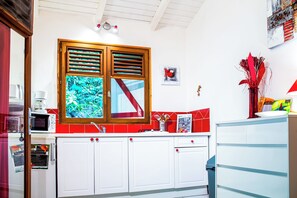 Fridge, microwave, stovetop, coffee/tea maker