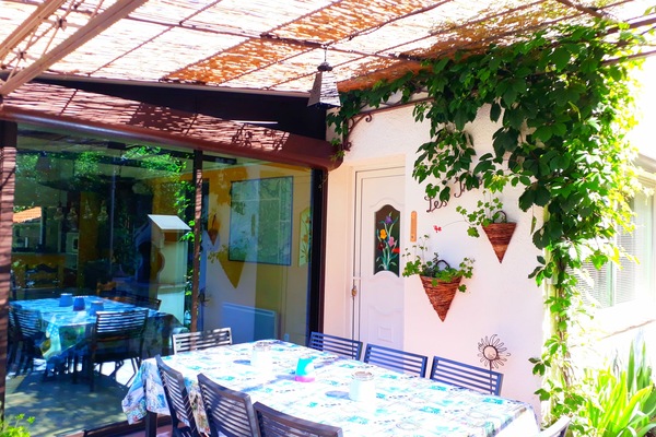 Eingang und Terrasse