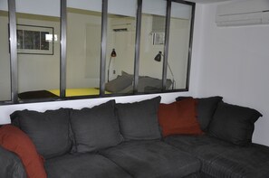 Televisio, DVD-soitin, videokirjasto