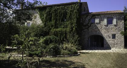 Contemporary gîte in a charming residence.