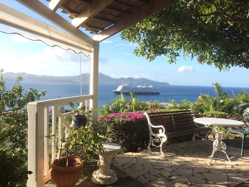Your lodging with a view of the bay in Fort de France 