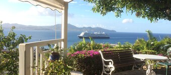 フォートドフランスの湾を望む宿泊施設 