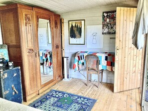 1 chambre, bureau, accès Internet, draps fournis