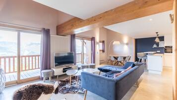 Smart TV, fireplace, video games, DVD player