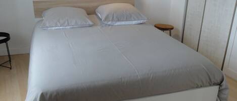 1 bedroom, iron/ironing board, travel cot, free WiFi