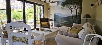 House-workshop on 2 ha wooded property private pool and jacuzzi      