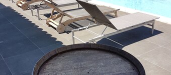 Luberon, VILLA 6 PEOPLE with HEATED POOL, POOL HOUSE 1. 2 km from Pertuis