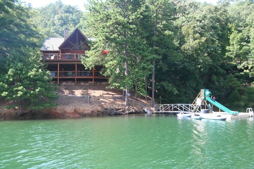 Magnificent views, lakefront, 6 br,cozy, spacious, year-round amenities-all ages