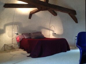 4 chambres, fer et planche à repasser, lit de bébé portatif, Wi-Fi