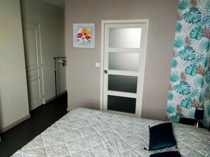 1 habitación, escritorio, wifi gratis y ropa de cama