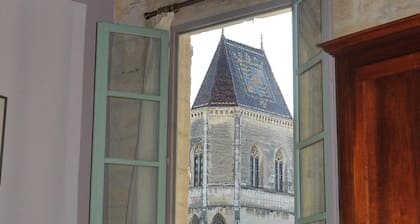 Uzes : schones Appartement des 18. Jahrhunderts mit Sicht auf dem Schloss