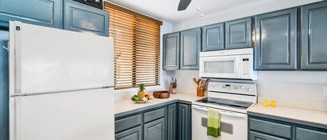 Fridge, microwave, oven, stovetop