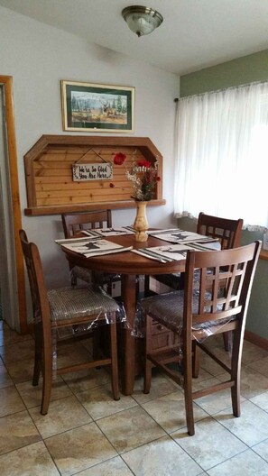 Dining - Historic Crystola cabin (Woodland Park)