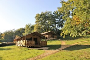 Exterior - Comfortable cottage in beautiful estate with swimming pool (Le Buisson de Cadouin)