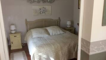 2 chambres, fer et planche Ă repasser, Wi-Fi gratuit, draps fournis