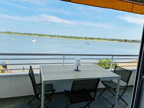 Appartement T3 contemporain en première ligne sur le bassin d'Arcachon