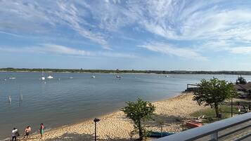 Plage, chaises longues