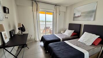 2 bedrooms, iron/ironing board, travel cot, free WiFi