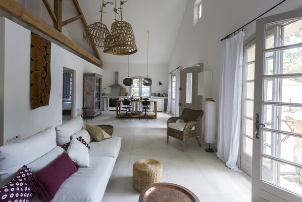 TV - Charming villa with swimming pool close to the center of St Rémy de Provence 4-6 (Saint-Rémy-de-Provence)