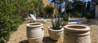 Charming villa with swimming pool close to the center of St Rémy de Provence 4-6