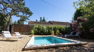 NEW - Charming villa with swimming pool close to the center of St Rémy ...
