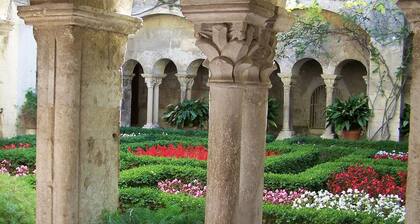 Charming villa with swimming pool close to the center of St Rémy de Provence 4-6