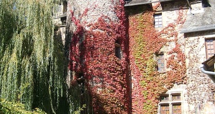 Luxury riverside cotage in a listed medieval village.