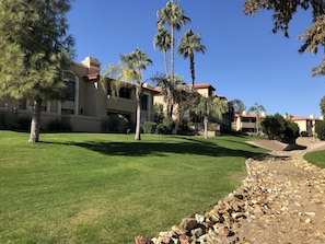 Property grounds - Largest Remodeled 2 bd+ 2 bath+ Loft Overlooking Pool, Gated, Tennis, Pickleball (Phoenix)