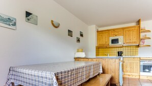 Dining - Charming 4-Room Apartment in Vallandry, Pets Allowed (Peisey-Vallandry)