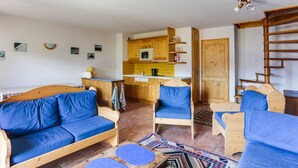 Living area - Charming 4-Room Apartment in Vallandry, Pets Allowed (Peisey-Vallandry)