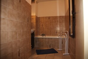 Toilet paper - Downtown apartment with private garden and parking (Sanary-Sur-Mer)