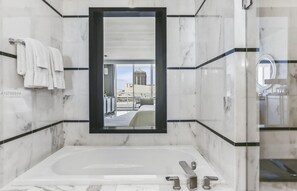 Hair dryer, towels, soap, toilet paper - Fontainebleau III Sorrento Oceanview Junior Suite with free parking (Miami Beach)