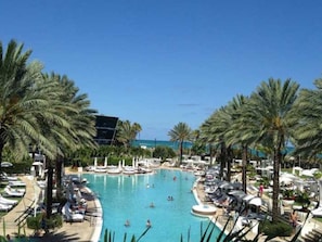Pool - Fontainebleau III Sorrento Oceanview Junior Suite with free parking (Miami Beach)