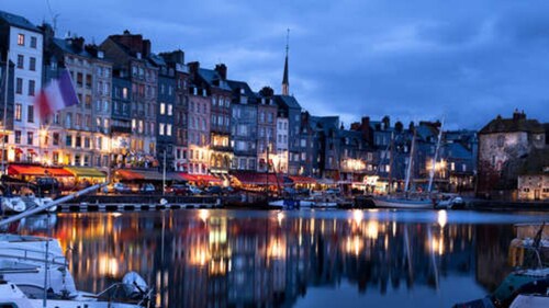 CHARMING STUDIO HOUSE HONFLEUR HOUSEHOLD AND BED LINEN INCLUDED